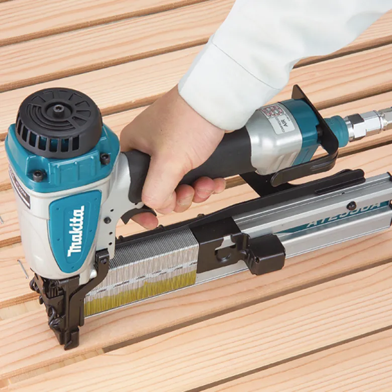 Makita AT2550A Klammerpistol
