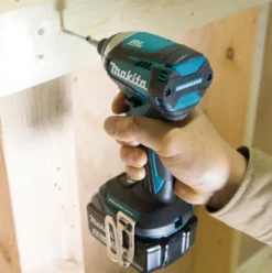 Makita DTD154RTJ Slagskruvdragare 18V, komplett