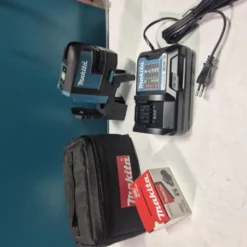 Makita SK106GDZ Kryss- och punktlaser 12V(demomaskin) +laddpaket-på-köpet